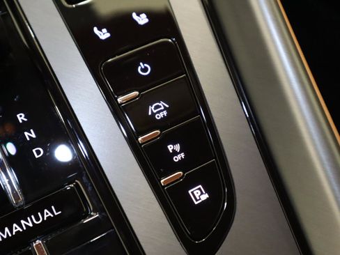 Used 2024 Aston Martin DB12 Coupe RWD image 30