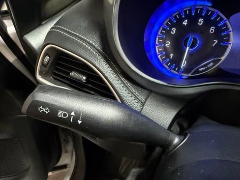 Used 2025 Chrysler Pacifica Limited AWD/4WD image 39