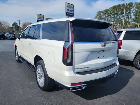 Used 2022 Cadillac Escalade ESV Premium Luxury image 4