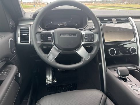 Used 2025 Land Rover Discovery Dynamic SE AWD/4WD image 13