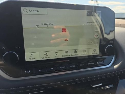 Used 2023 Nissan Rogue SL w/ SL Premium Package image 10