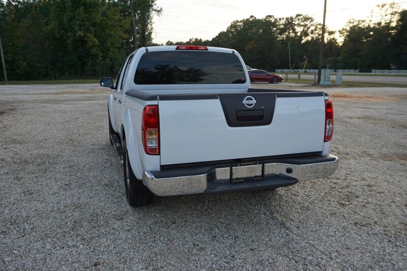 Used 2009 Nissan Frontier SE w/ SE Value Truck Pkg RWD image 17