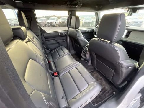 New 2025 Ford Bronco Outer Banks w/ Sasquatch Package AWD/4WD image 16