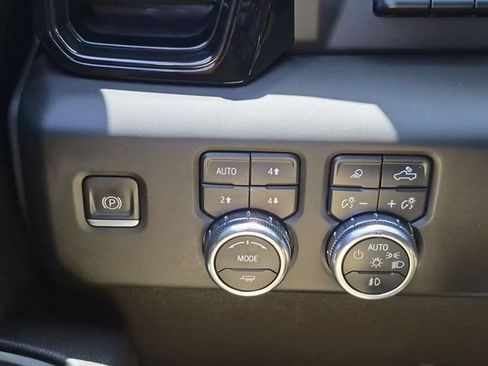 Used 2023 GMC Sierra 1500 AT4 w/ AT4 Premium Package AWD/4WD image 19