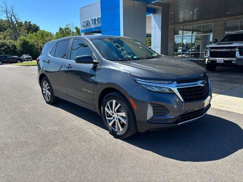 Used 2023 Chevrolet Equinox LT image 2