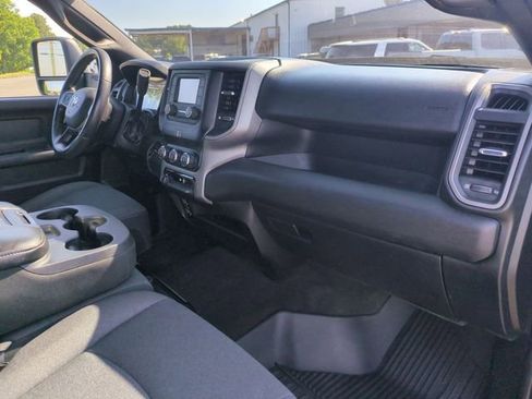 Used 2024 RAM 3500 Tradesman w/ Chrome Appearance Group AWD/4WD image 33
