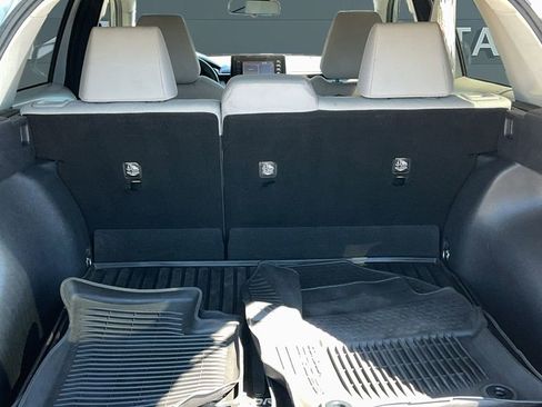 Used 2022 Toyota Corolla Cross L image 15