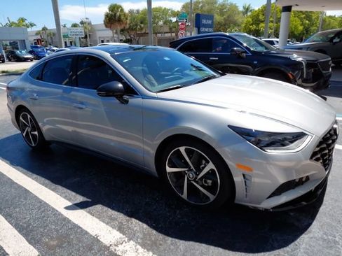 Used 2023 Hyundai Sonata SEL Plus FWD image 2