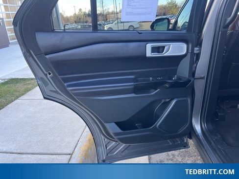 Certified 2022 Ford Explorer Platinum w/ Equipment Group 601A image 18
