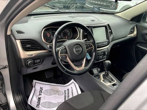 Used 2017 Jeep Cherokee Latitude w/ Safety/Convenience Group FWD image 13