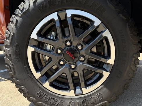 Certified 2025 Toyota Tacoma TRD Sport AWD/4WD image 10