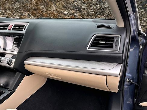 Used 2017 Subaru Legacy 2.5i Premium image 11