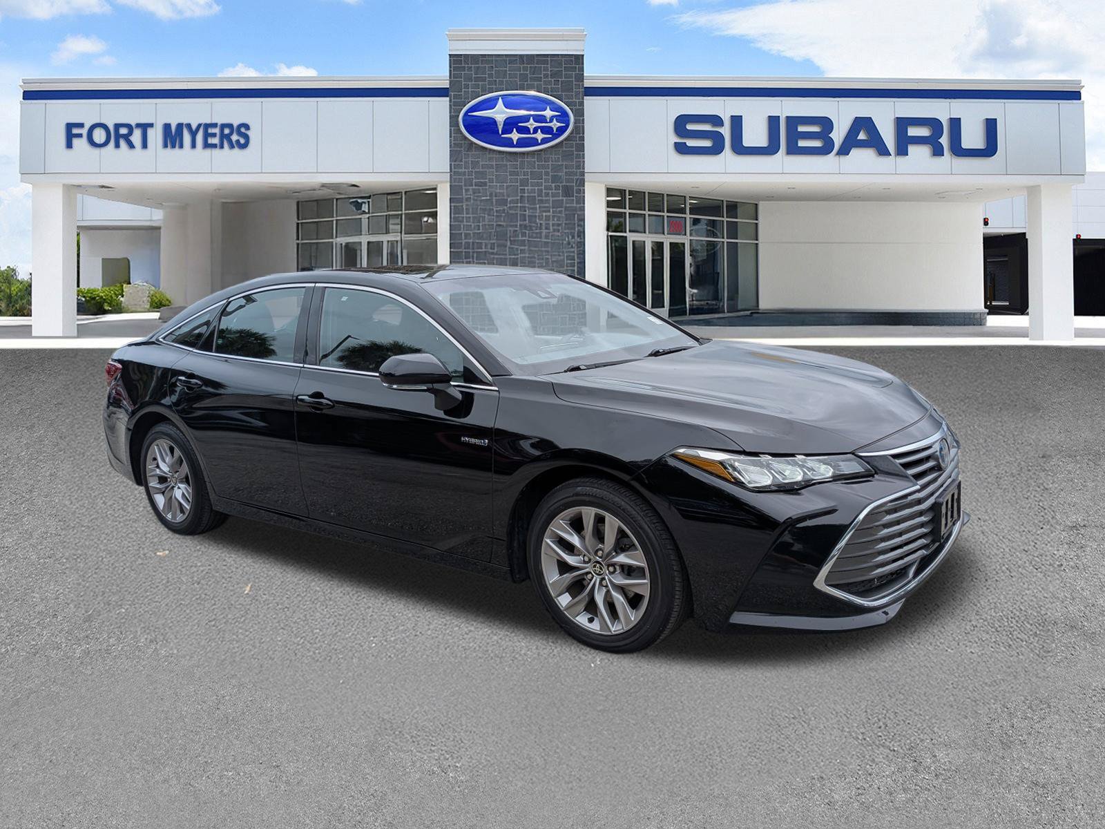 Used 2021 Toyota Avalon XLE w/ Moonroof Package FWD image 2
