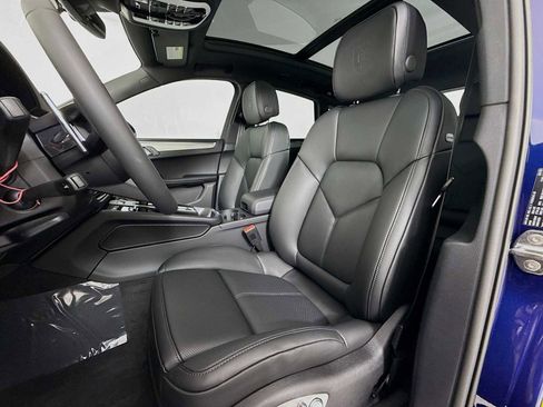 New 2026 Porsche Macan image 5