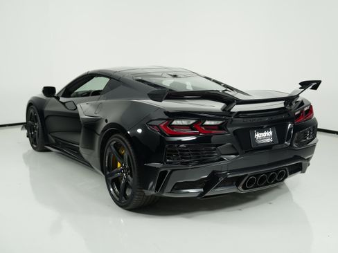 Used 2025 Chevrolet Corvette Z06 w/ Z07 Performance Package RWD image 4