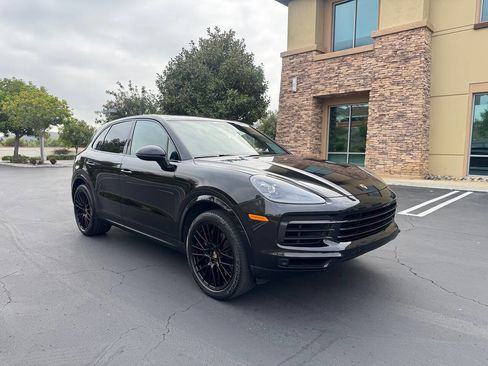 Used 2023 Porsche Cayenne Platinum Edition AWD/4WD image 7