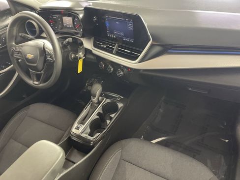 Used 2024 Chevrolet Trax LS w/ LS Convenience Package image 26