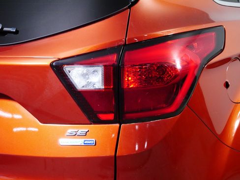 Used 2019 Ford Escape SE AWD/4WD image 17