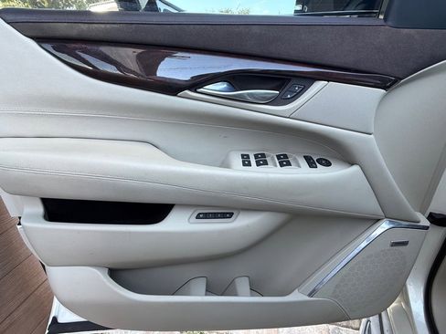 Used 2015 Cadillac Escalade Luxury image 29