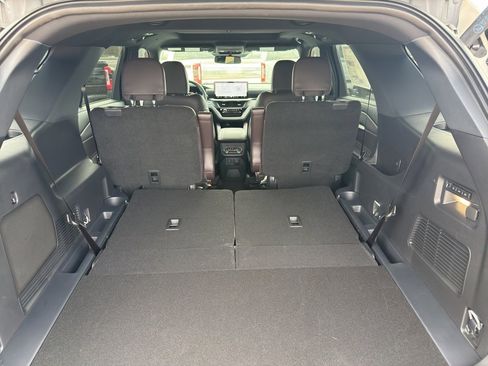 New 2026 Ford Explorer Platinum image 6