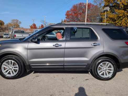 Used 2013 Ford Explorer XLT w/ Class III Trailer Tow Pkg image 7