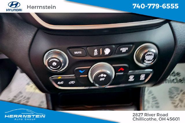 Used 2021 Jeep Cherokee Latitude w/ Mopar Interior Package AWD/4WD image 17