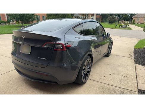 Used 2025 Tesla Model Y Performance AWD/4WD image 2
