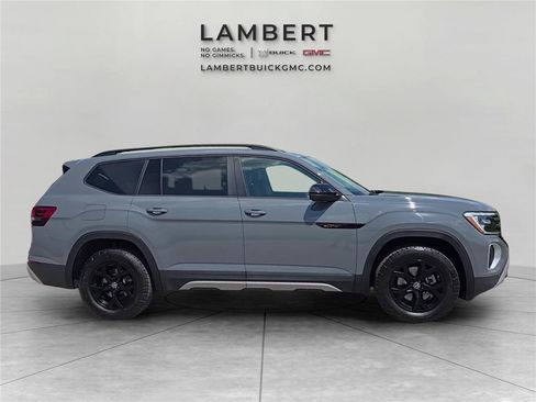 Used 2024 Volkswagen Atlas Peak Edition SE AWD/4WD image 6