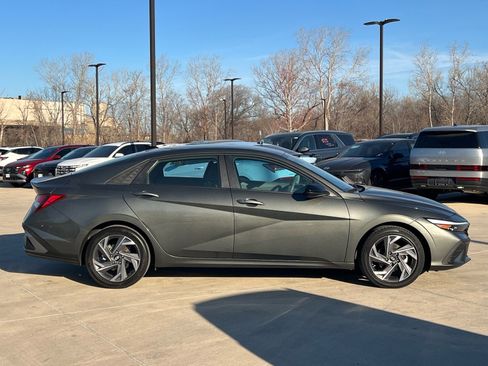 Certified 2025 Hyundai Elantra Sport image 6