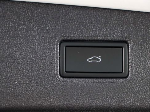 Used 2024 Volkswagen Tiguan SE R-Line FWD image 32