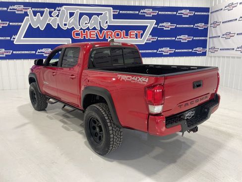 Used 2016 Toyota Tacoma TRD Off-Road image 2