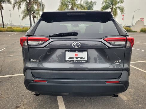 Used 2020 Toyota RAV4 XLE image 4