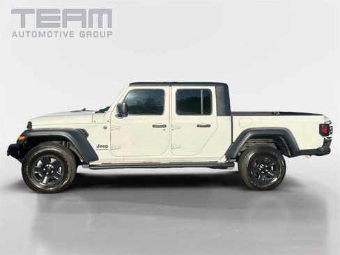 Certified 2024 Jeep Gladiator Sport image 4