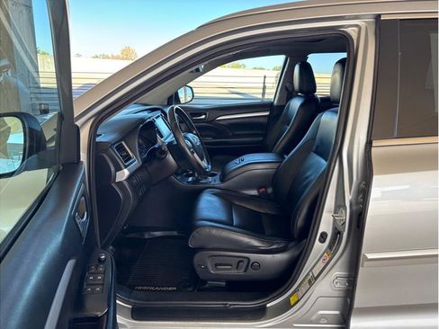 Used 2018 Toyota Highlander XLE image 10