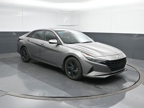 Used 2022 Hyundai Elantra Blue image 7