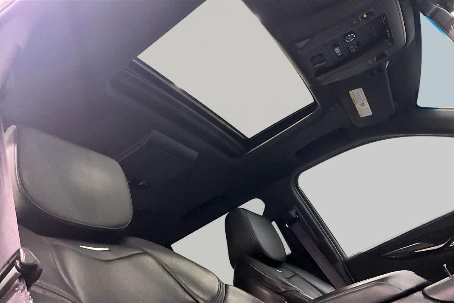Used 2017 Cadillac Escalade ESV Platinum RWD image 14