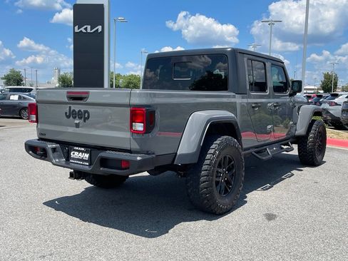 Used 2023 Jeep Gladiator Sport AWD/4WD image 8