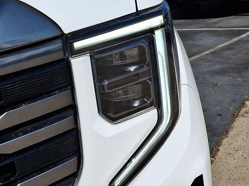 Used 2024 GMC Sierra 1500 AT4 w/ Technology Package AWD/4WD image 9