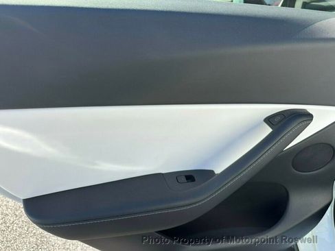 Used 2021 Tesla Model Y Long Range image 18