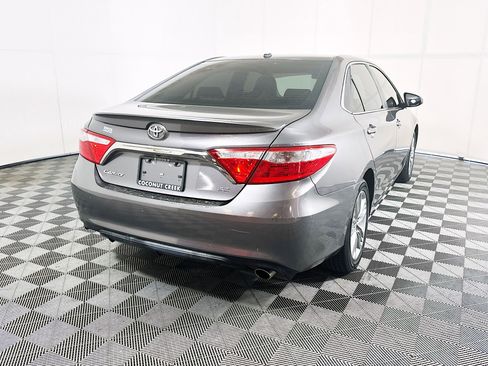 Used 2016 Toyota Camry SE FWD image 3