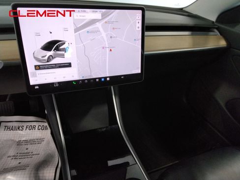 Used 2019 Tesla Model 3 Standard Range image 17