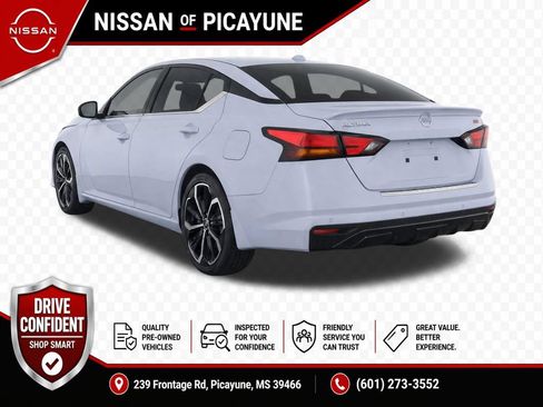 Used 2023 Nissan Altima 2.5 SR FWD image 3