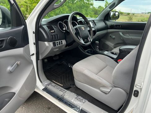 Used 2014 Toyota Tacoma 4x4 Regular Cab image 14