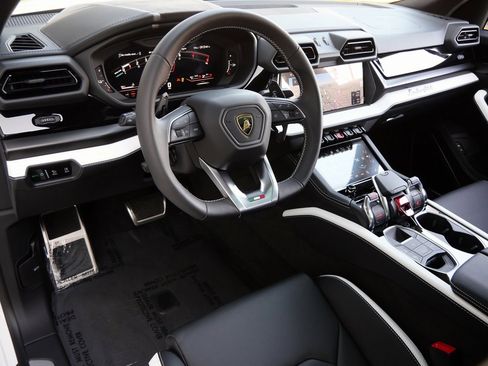 Used 2025 Lamborghini Urus SE image 13