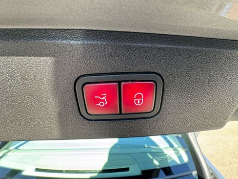 Used 2014 Mercedes-Benz E 350 4MATIC image 17