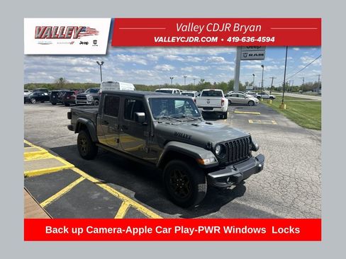 Used 2022 Jeep Gladiator Sport AWD/4WD image 1