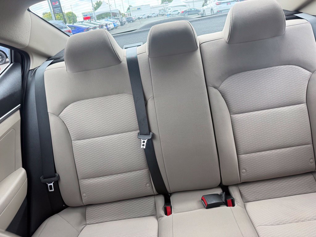 Used 2019 Hyundai Elantra SE FWD image 38