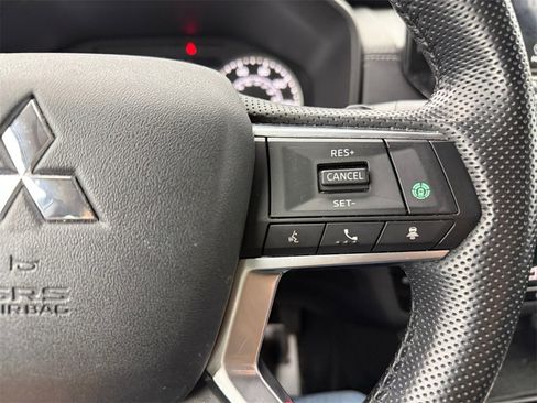 Used 2022 Mitsubishi Outlander SE image 34