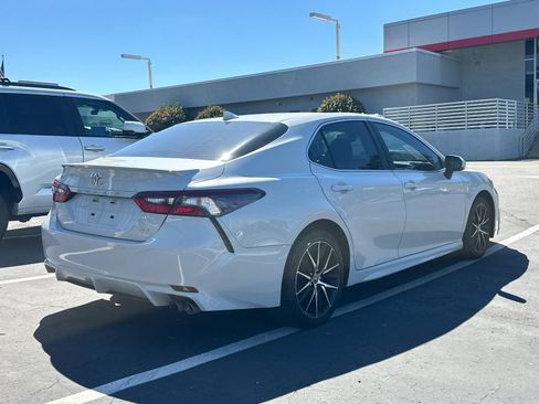 Used 2022 Toyota Camry SE w/ Convenience Package FWD image 3