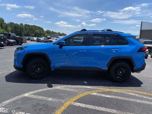 Used 2021 Toyota RAV4 LE FWD image 7